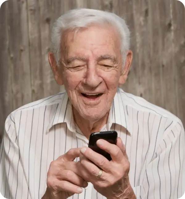 ageup-volunteer-con-phone